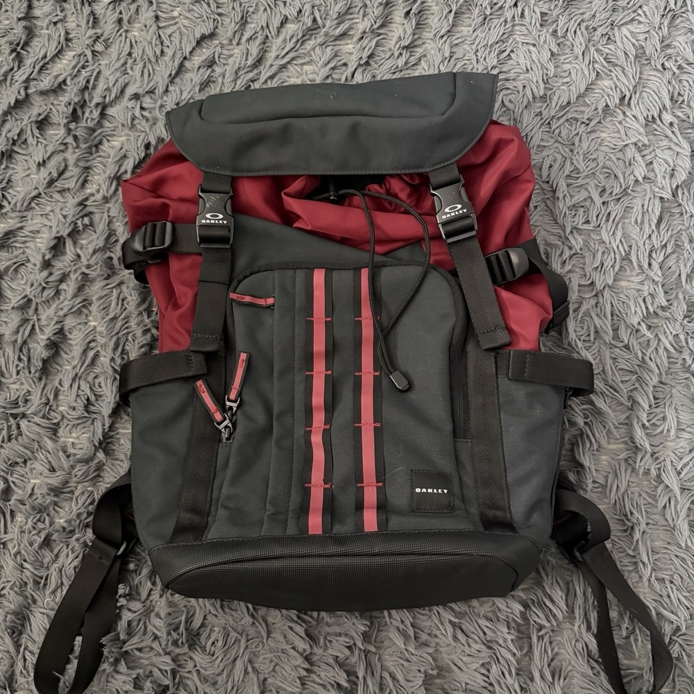 OAKLEY Utility Organizing Backpack Rucksack Large Black Maroon Bag Technical